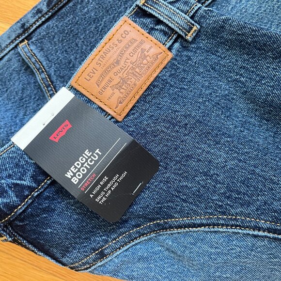 Levi's Wedgie Boot Cut Jeans - Picture 3 of 7